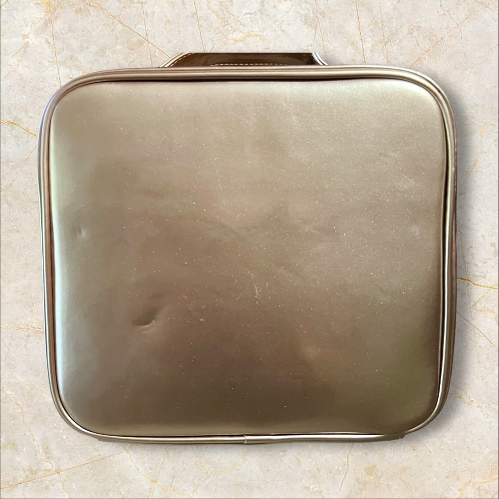 Relavel Cosmetics Case - Picture 11 of 14